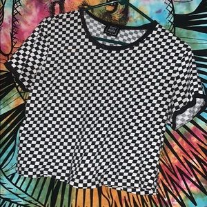 checkered crop top 🤍🖤